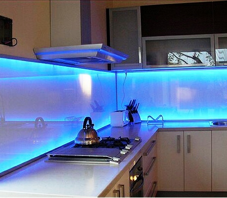 подсветка стекла на кухне